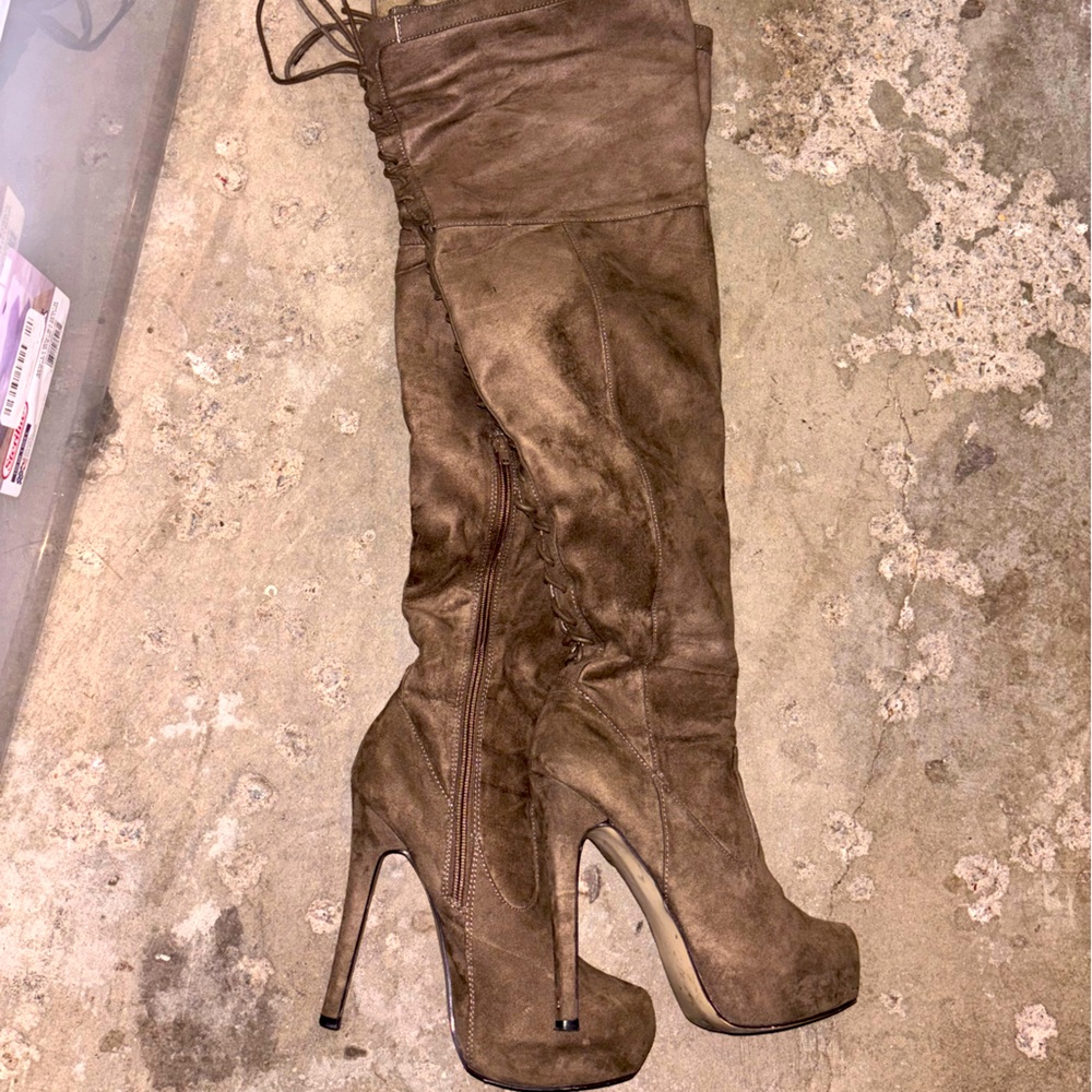 Lace up though high boots taupe